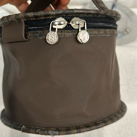 FENDI Cosmetics  pouch  Vintage Authentic - Picture 5 of 12